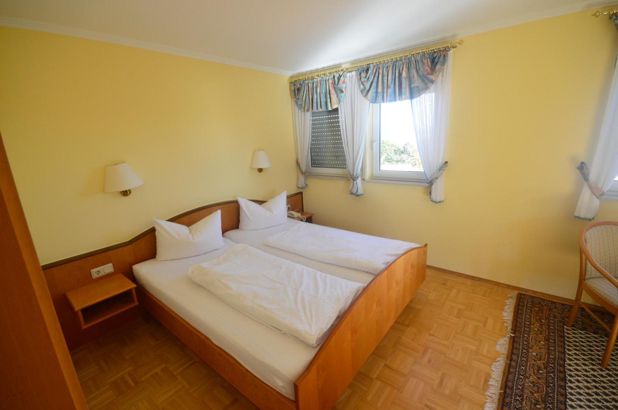 Zur Burgruine Frauenberg Hotel Ebsdorfergrund ภายนอก รูปภาพ